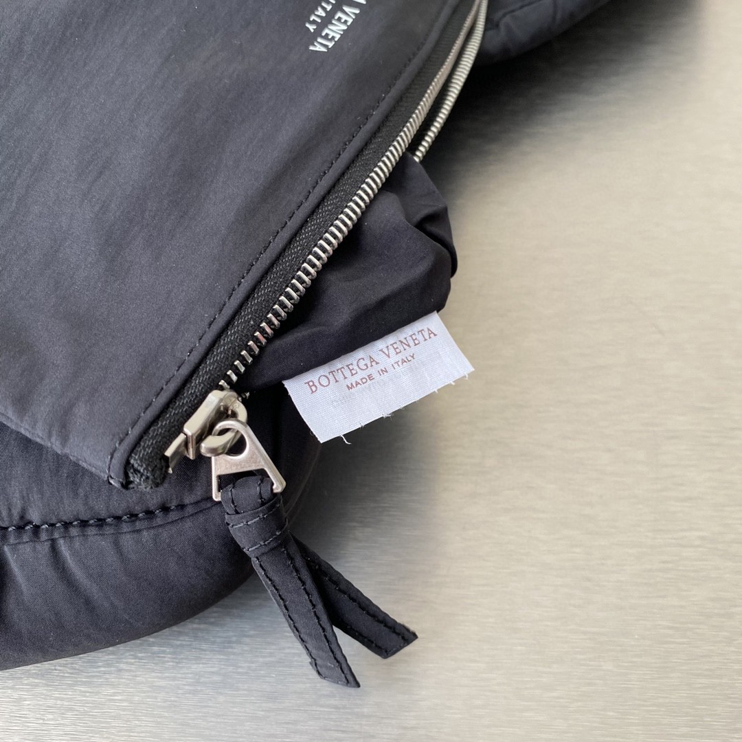 Bottega Veneta Padded Tech Cassette Medium Padded Intreccio Nylon Cross-Body Bag(30-15-7.5cm) - DopestKickz