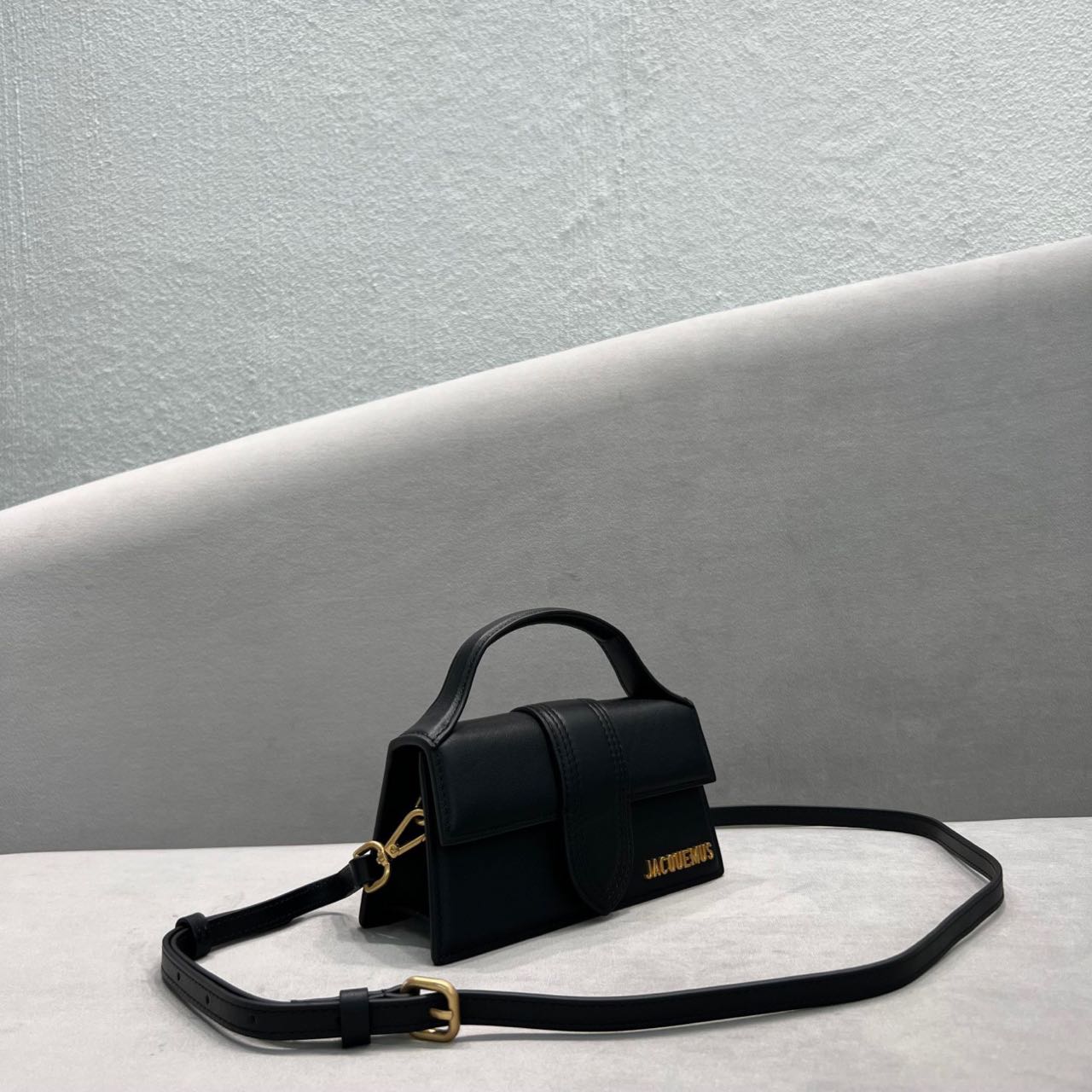 Jacquemus Le Bambino Small Handbag With Adjustable Crossbody Strap(18-6-7cm) - DopestKickz