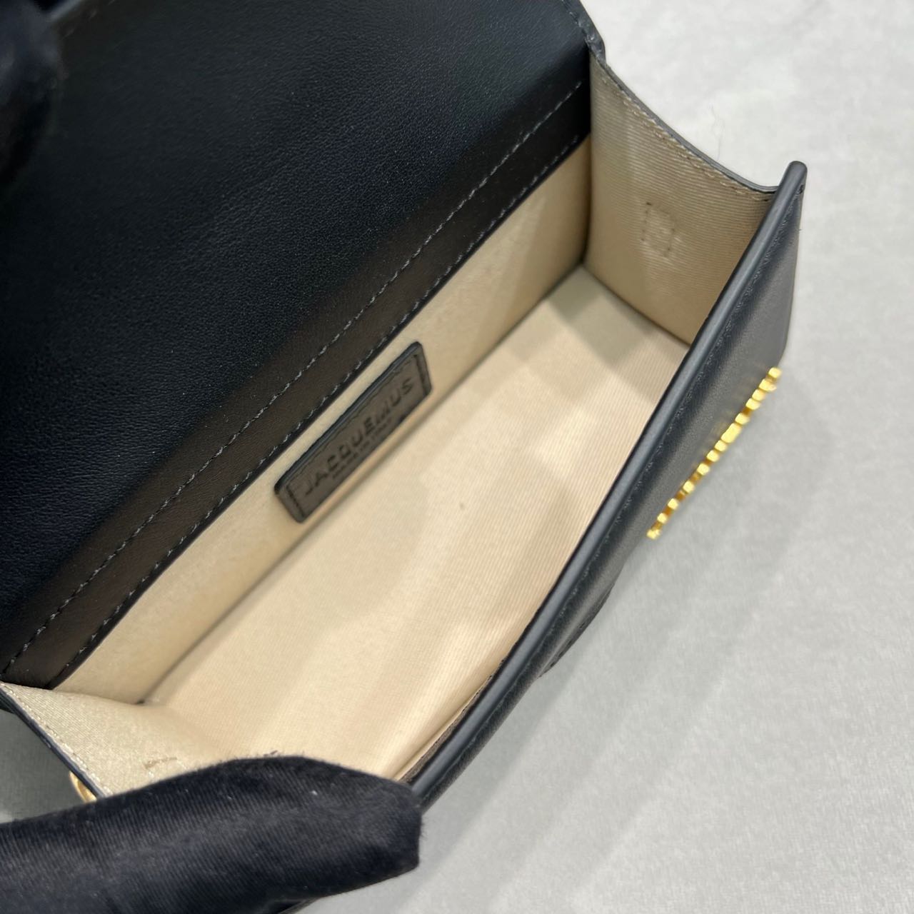 Jacquemus Le Bambino Small Handbag With Adjustable Crossbody Strap(18-6-7cm) - DopestKickz