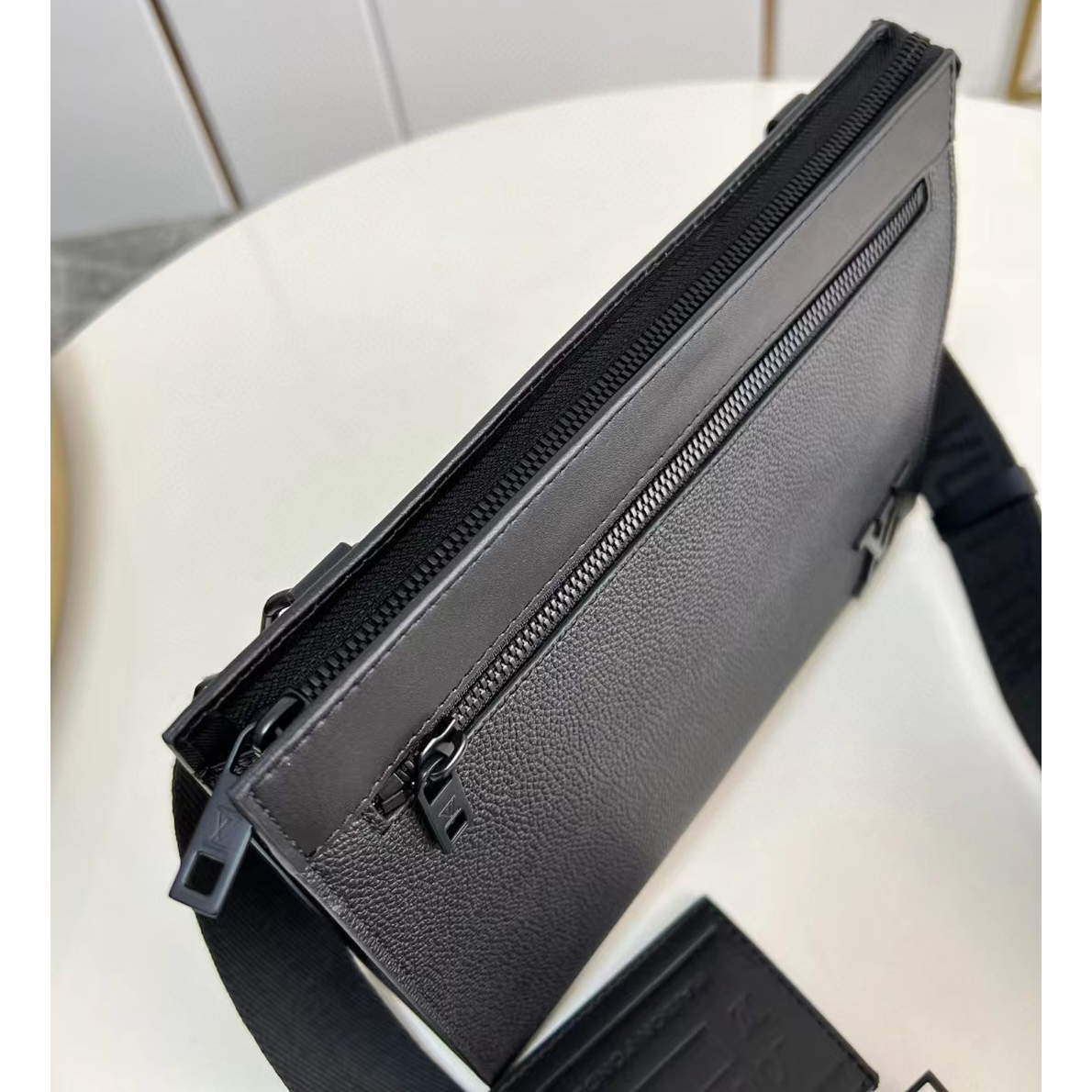 Louis Vuitton Messenger Voyage(28-21-6cm)    M59329 - DopestKickz