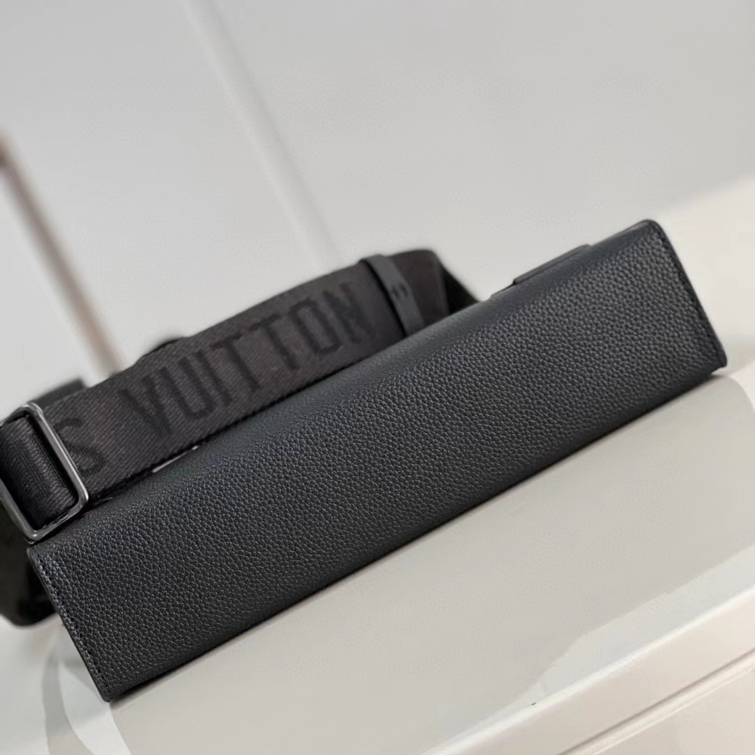 Louis Vuitton Messenger Voyage(28-21-6cm)    M59329 - DopestKickz