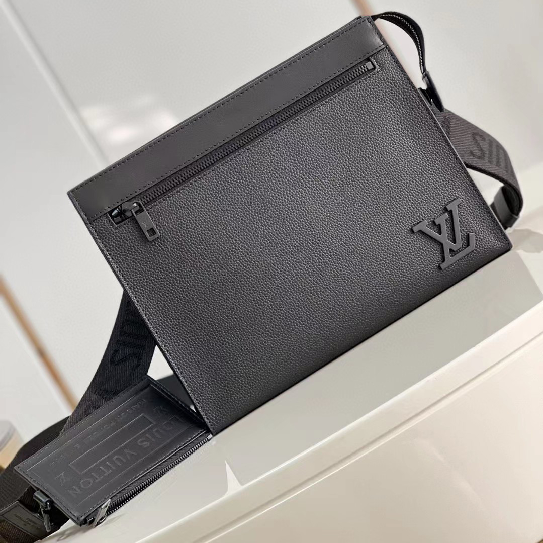 Louis Vuitton Messenger Voyage(28-21-6cm)    M59329 - DopestKickz