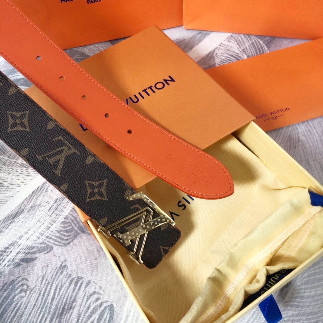 Louis Vuitton LV Pyramide Cities Exclusive 40MM Reversible Belt—Chicago - DopestKickz