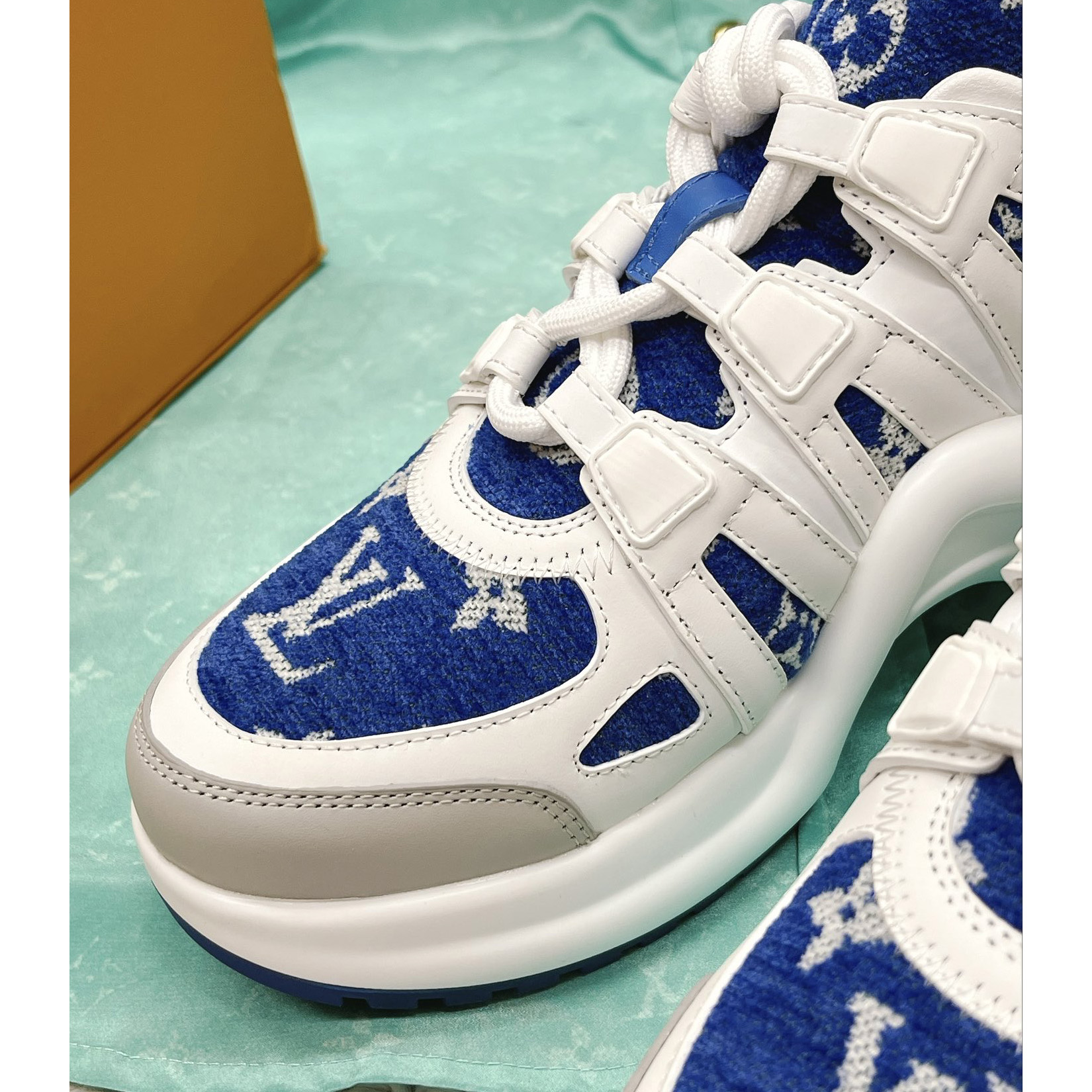 Louis Vuitton LV Archlight Sneaker     1AACTY - DopestKickz