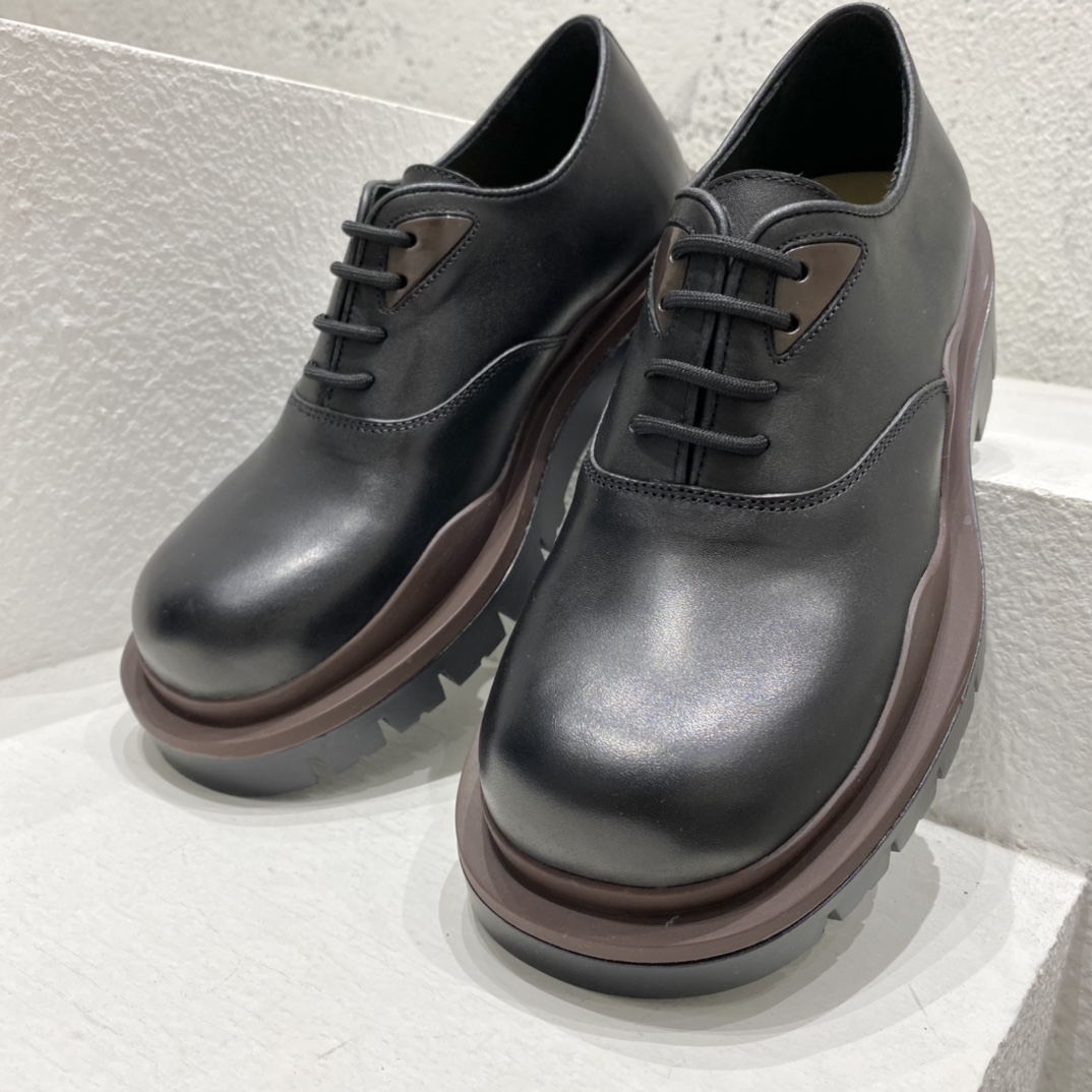 Bottega Veneta Vegetally-Tanned Leather Lace-Up Shoes - DopestKickz