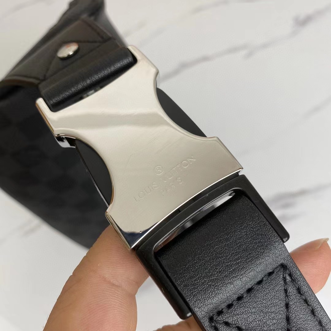 Louis Vuitton Campus Bumbag(26-13-7cm) - DopestKickz