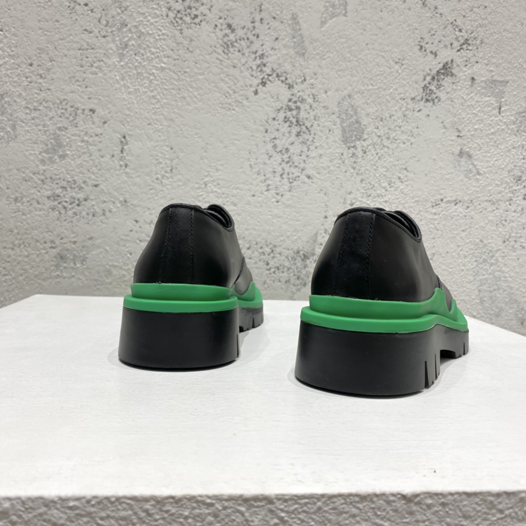 Bottega Veneta Vegetally-Tanned Leather Lace-Up Shoes - DopestKickz