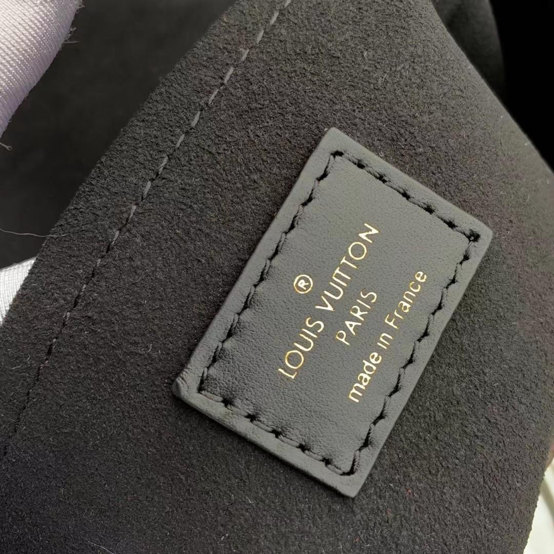 Louis Vuitton  Locky BB Bag(20-16-7.5cm)     M44141 - DopestKickz