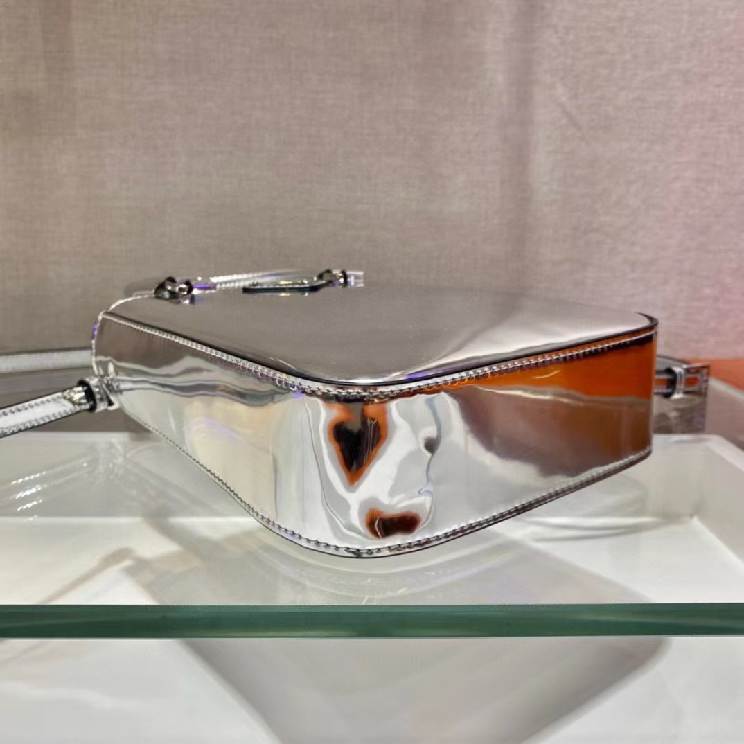 Prada Small Brushed Leather Tote(17.5-15-5cm) - DopestKickz