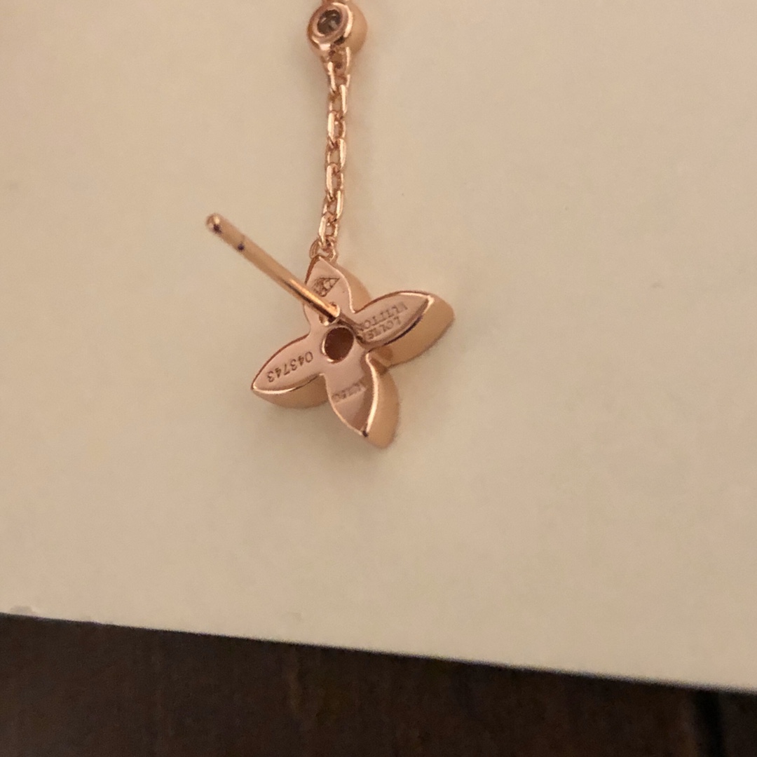 Louis Vuitton Idylle Blossom Mono Chain Earrings, Pink Gold And Diamonds - Per Unit    Q96836 - DopestKickz