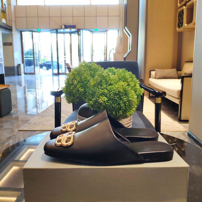 Balenciaga Cosy BB Slide In Black Smooth Calfskin, Aged-Gold Hardware - DopestKickz