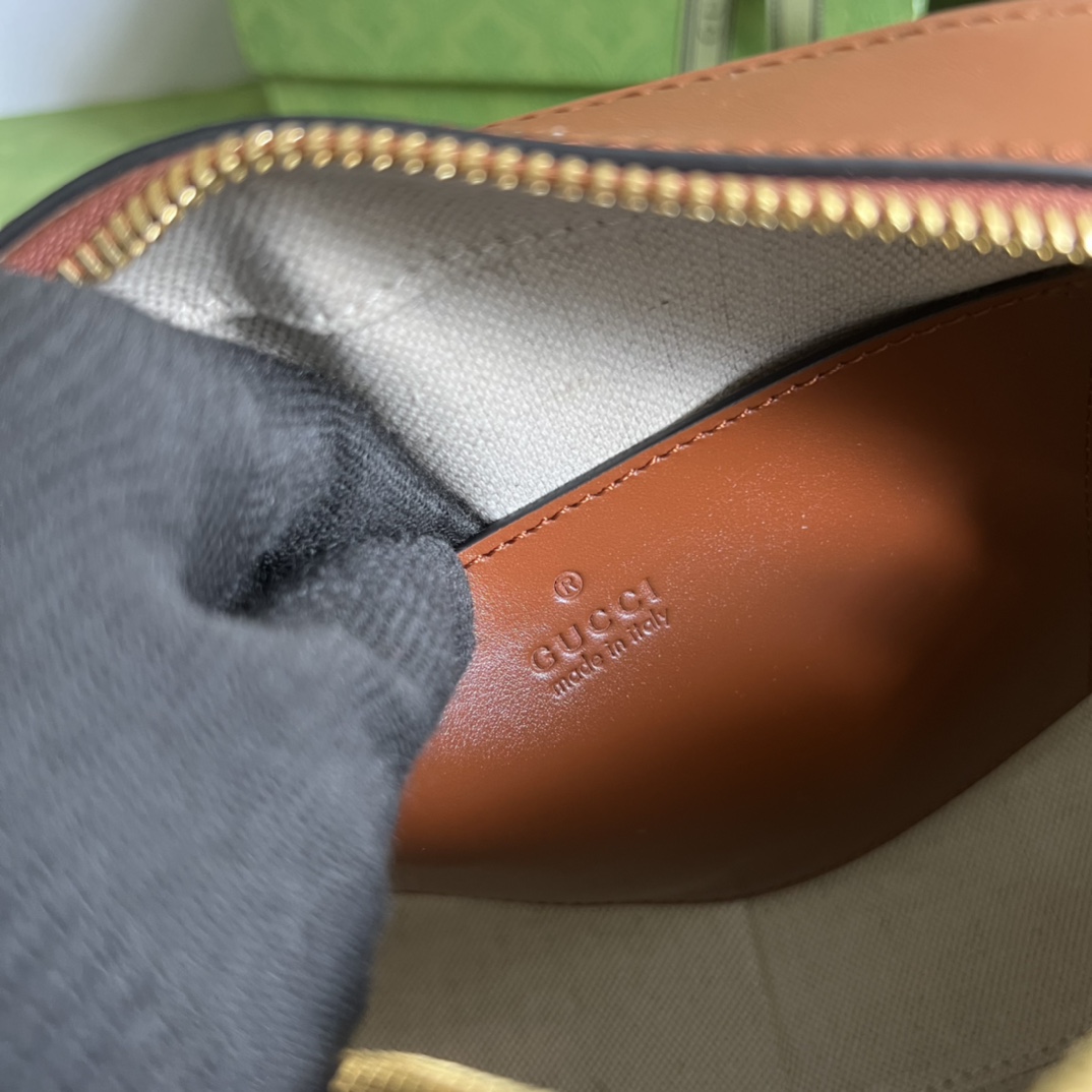 Gucci GG Matelassé Leather Shoulder Bag(21.5-17-7.5cm) - DopestKickz