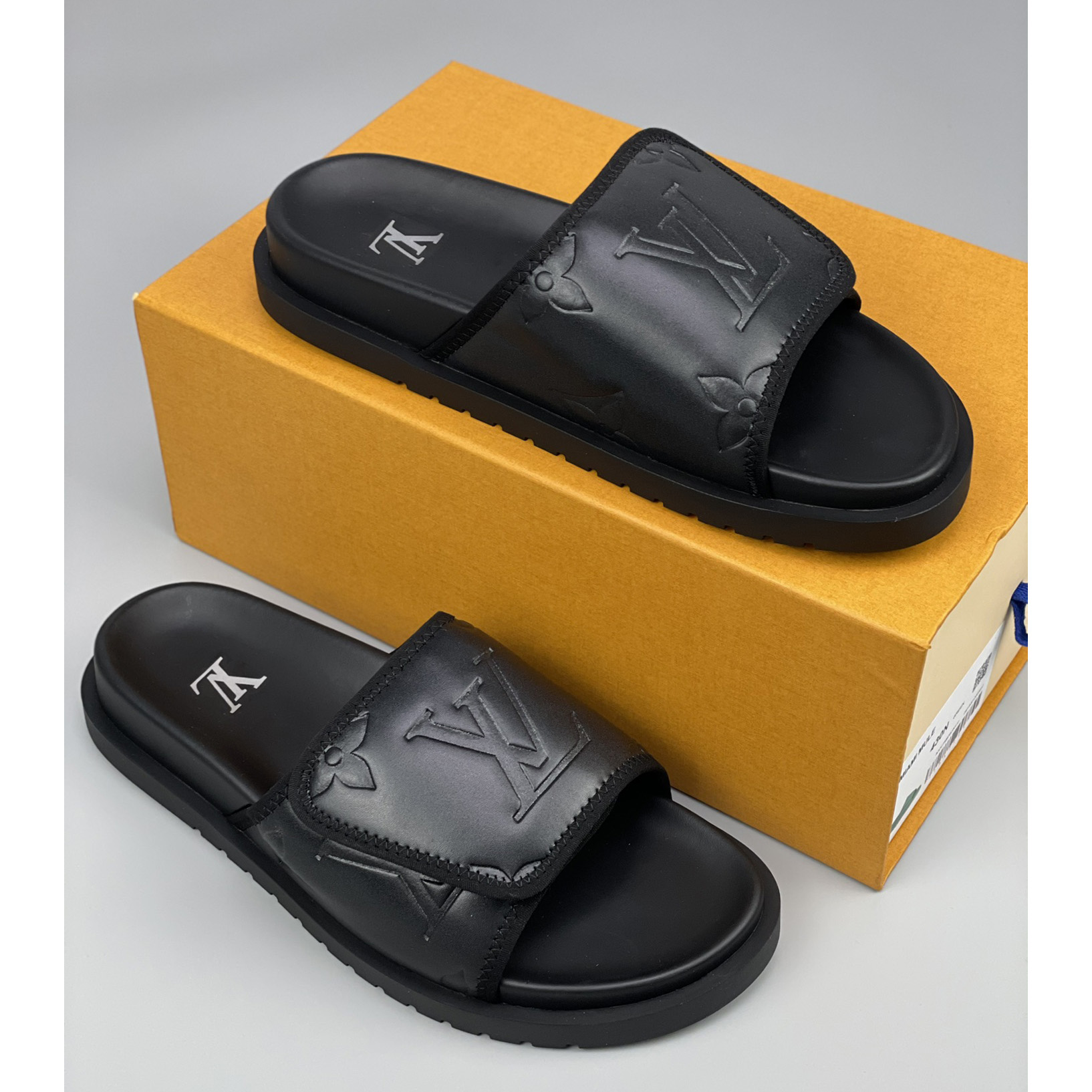 Louis Vuitton Miami Mule      1AA7RW - DopestKickz