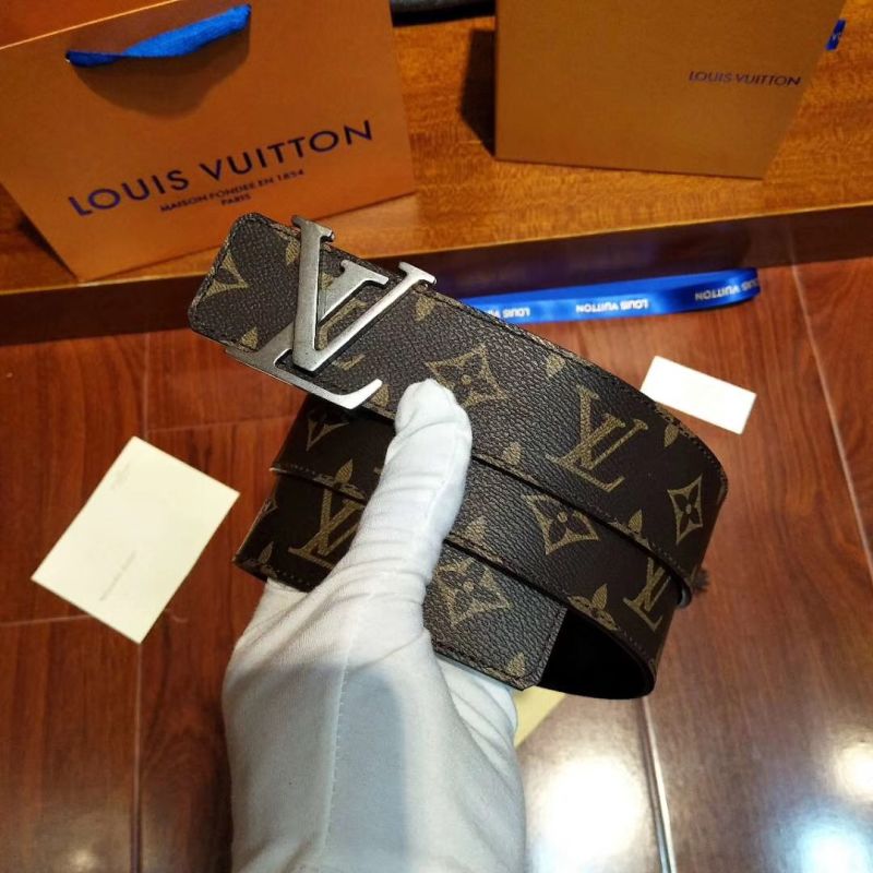 Louis Vuitton LV Initiales 40MM Reversible      M9821U - DopestKickz