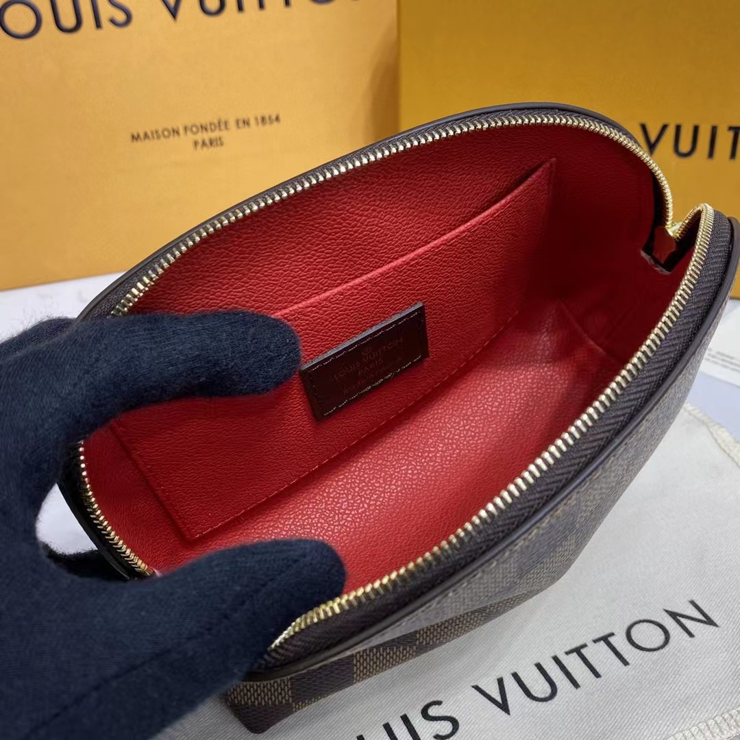 Louis Vuitton Cosmetic Pouch (17-11.5-6cm)   N47516 - DopestKickz
