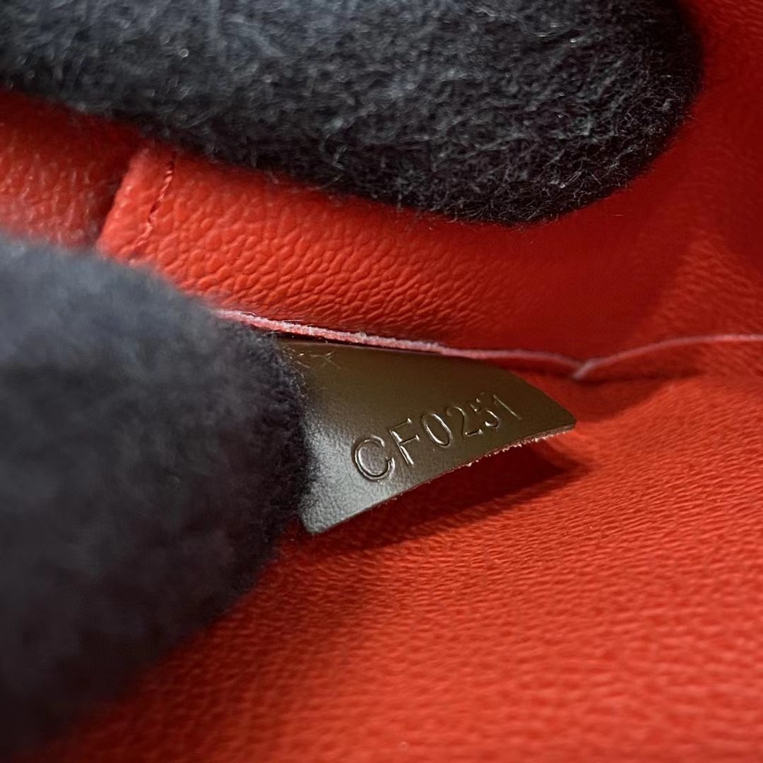 Louis Vuitton Cosmetic Pouch (17-11.5-6cm)   N47516 - DopestKickz