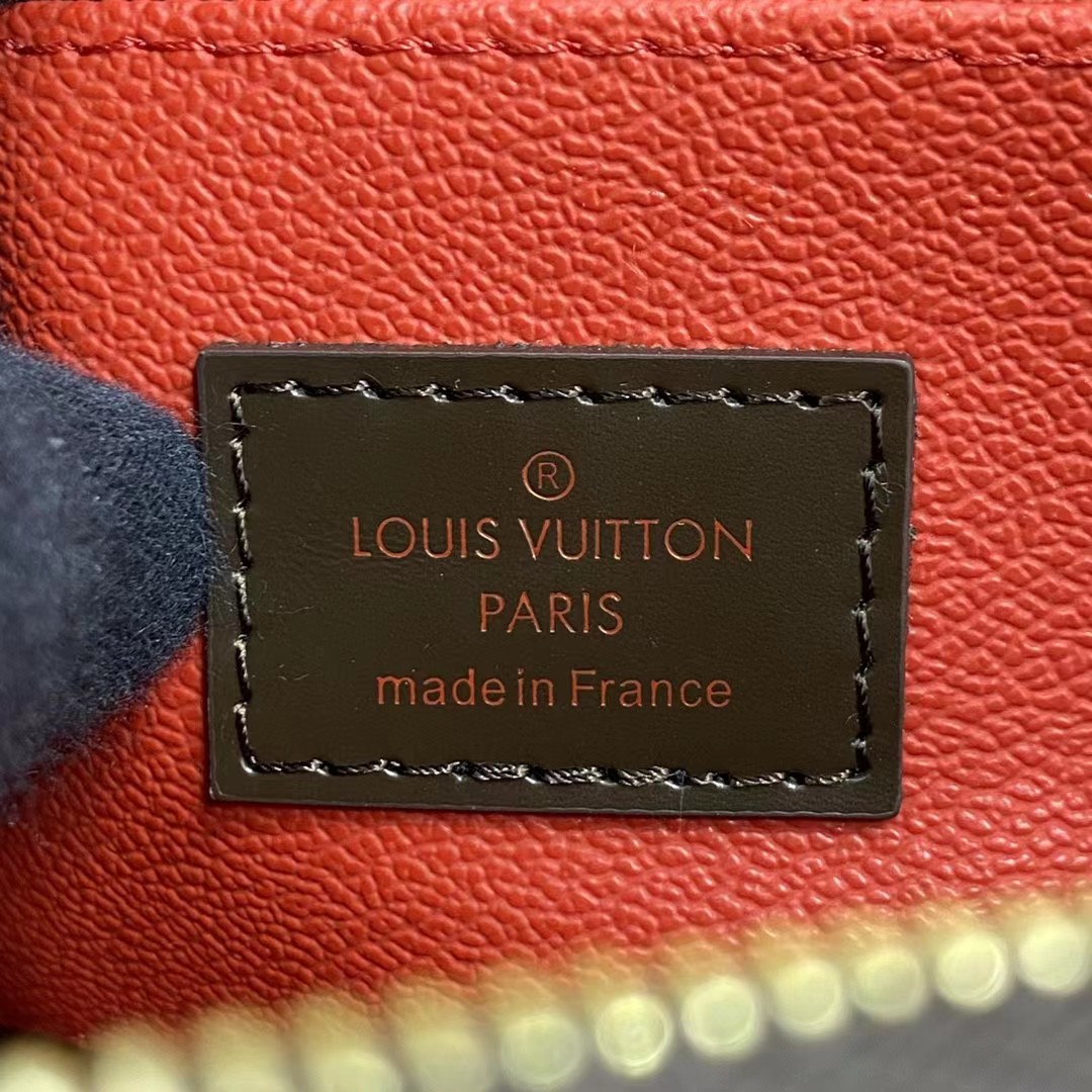 Louis Vuitton Cosmetic Pouch (17-11.5-6cm)   N47516 - DopestKickz
