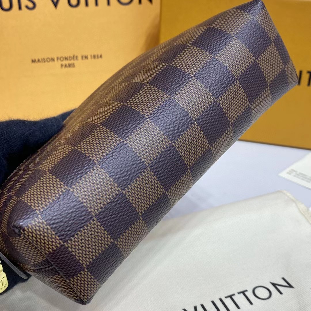 Louis Vuitton Cosmetic Pouch (17-11.5-6cm)   N47516 - DopestKickz