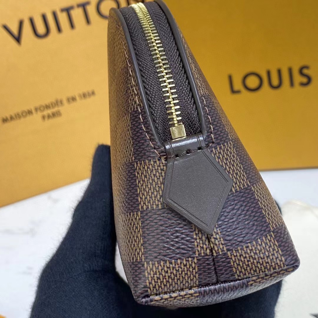 Louis Vuitton Cosmetic Pouch (17-11.5-6cm)   N47516 - DopestKickz