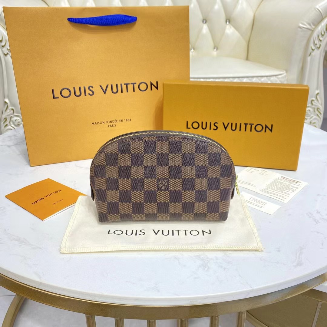Louis Vuitton Cosmetic Pouch (17-11.5-6cm)   N47516 - DopestKickz