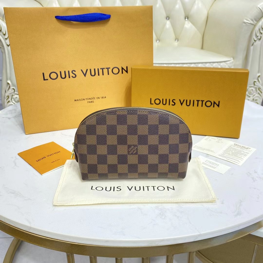 Louis Vuitton Cosmetic Pouch (17-11.5-6cm)   N47516 - DopestKickz