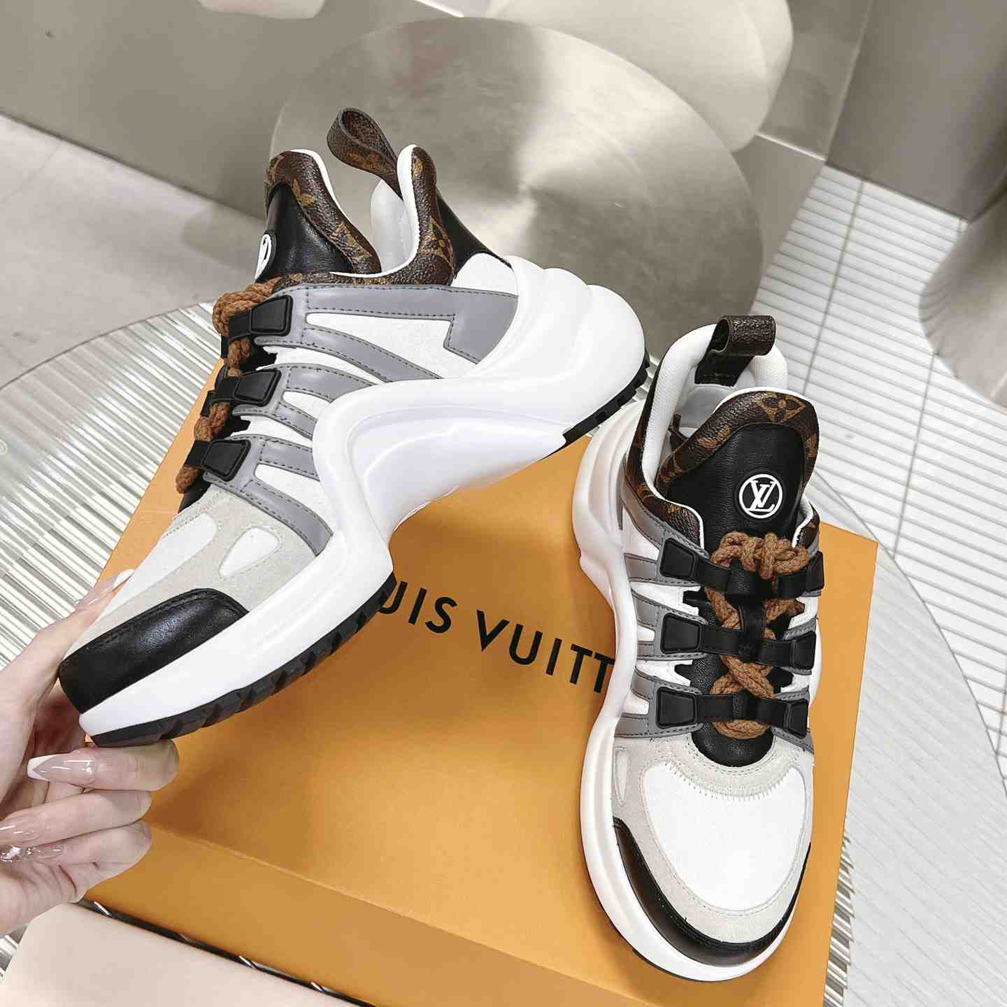 Louis Vuitton LV Archlight Sneaker       1AAOWZ    - DopestKickz