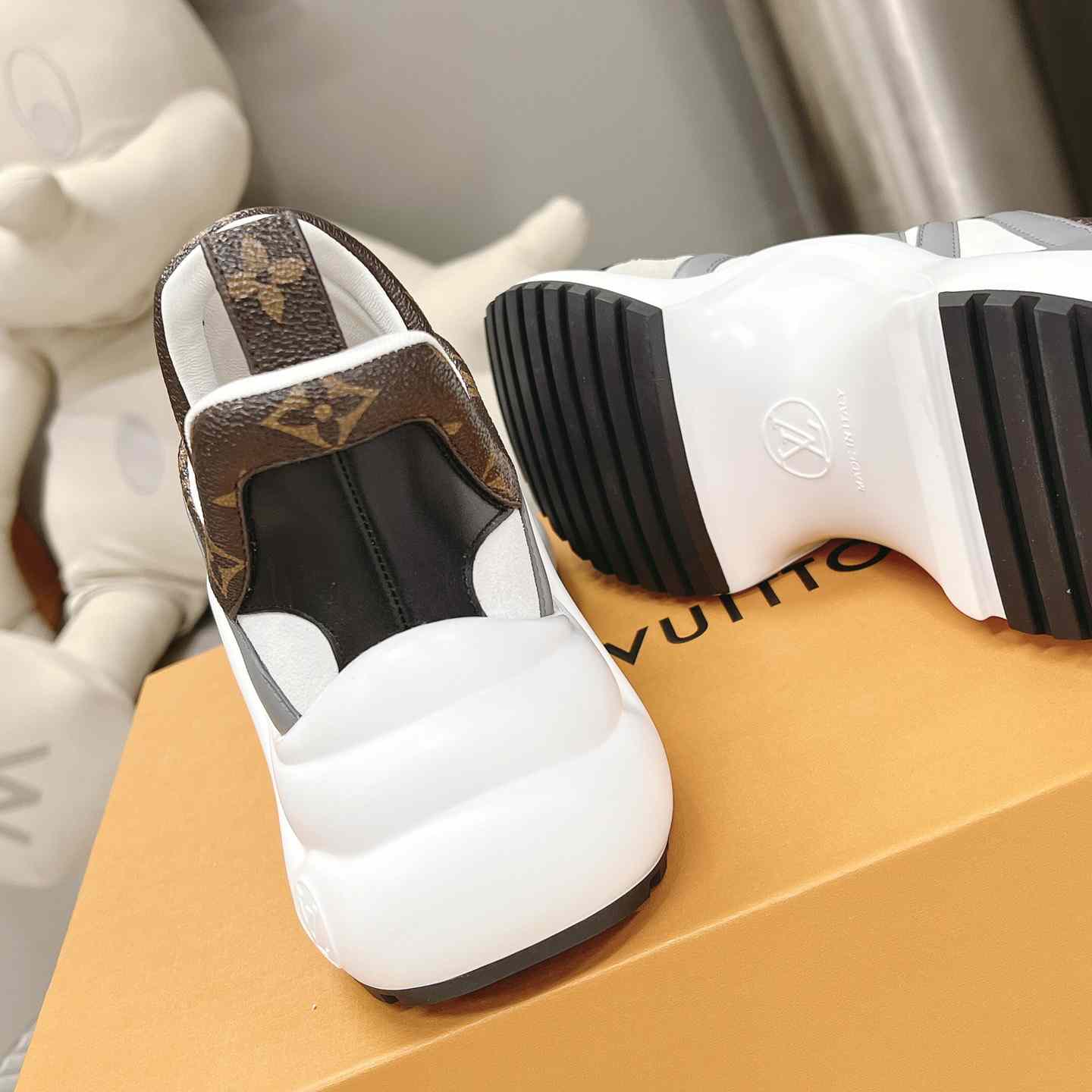 Louis Vuitton LV Archlight Sneaker       1AAOWZ    - DopestKickz