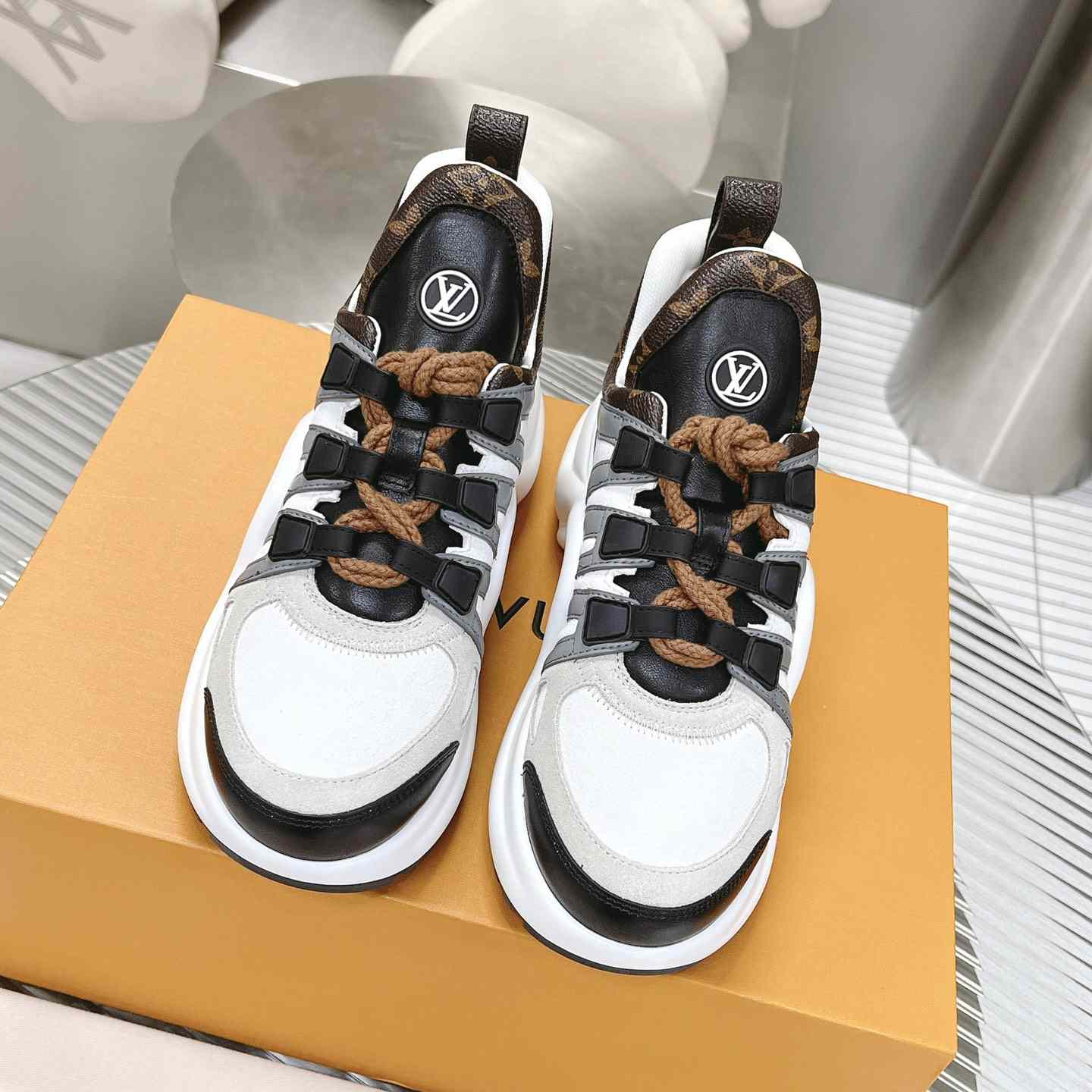 Louis Vuitton LV Archlight Sneaker       1AAOWZ    - DopestKickz