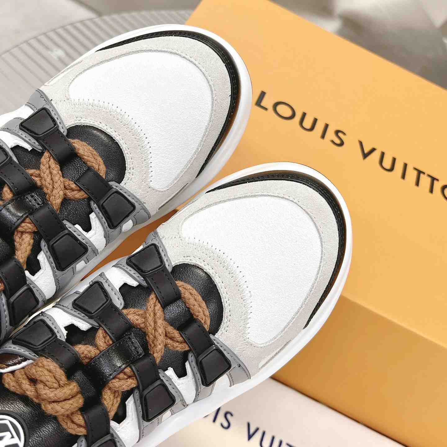 Louis Vuitton LV Archlight Sneaker       1AAOWZ    - DopestKickz