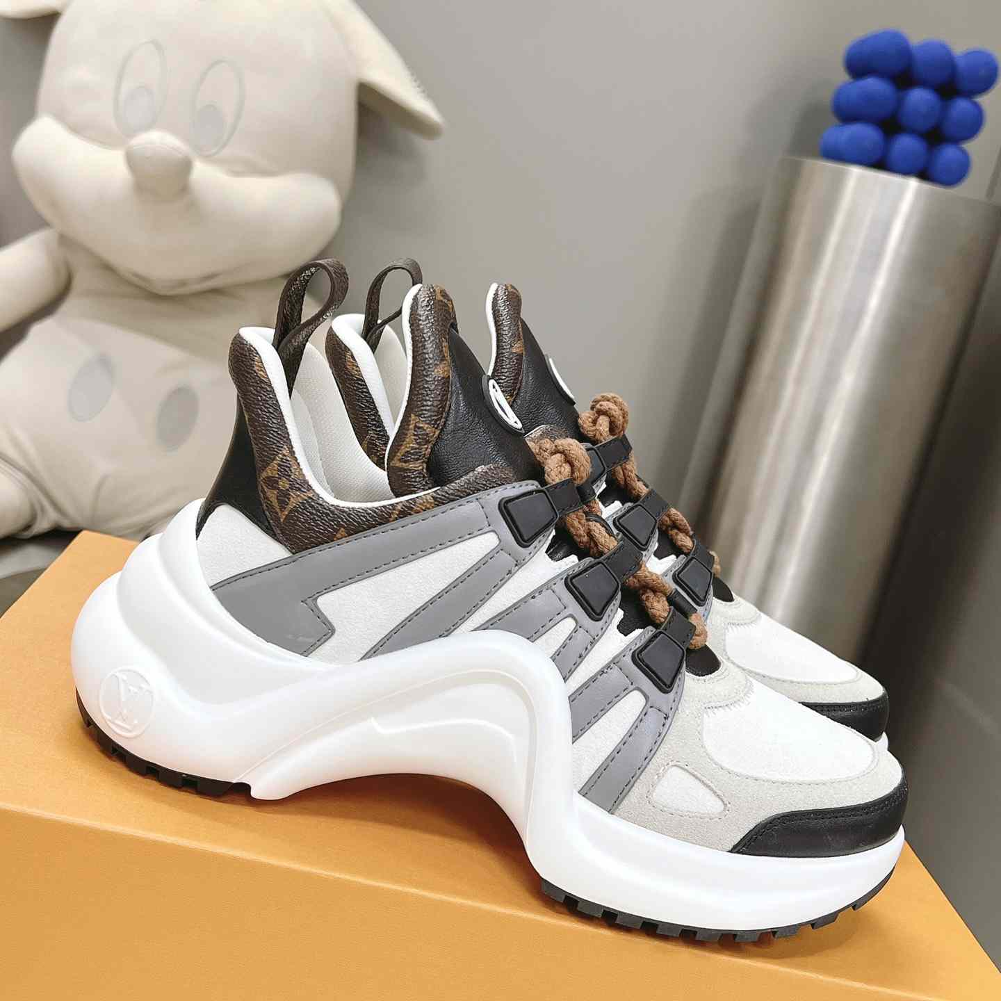 Louis Vuitton LV Archlight Sneaker       1AAOWZ    - DopestKickz