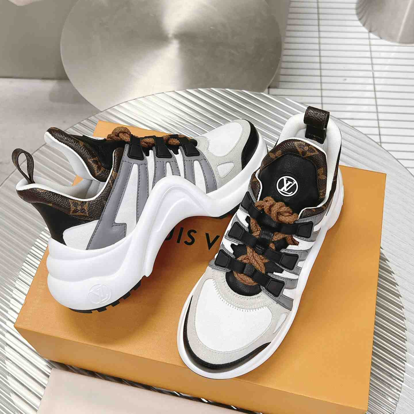 Louis Vuitton LV Archlight Sneaker       1AAOWZ    - DopestKickz