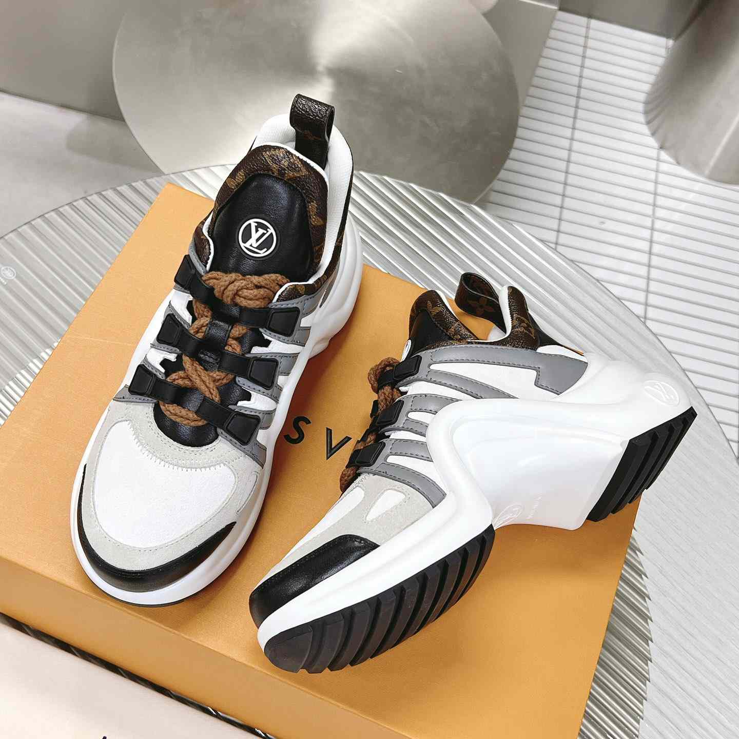 Louis Vuitton LV Archlight Sneaker       1AAOWZ    - DopestKickz