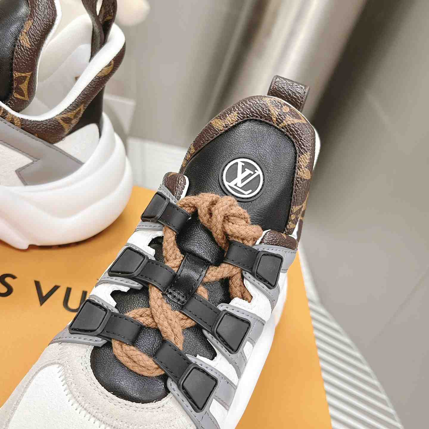 Louis Vuitton LV Archlight Sneaker       1AAOWZ    - DopestKickz