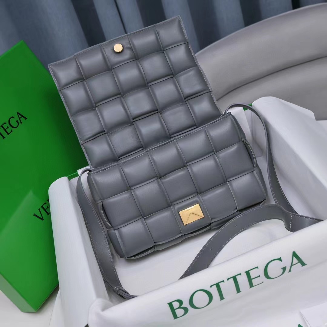 Bottega Veneta Padded Cassette(26-18-8CM) - DopestKickz