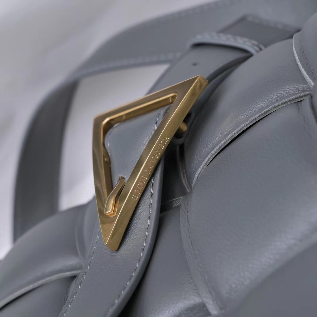 Bottega Veneta Padded Cassette(26-18-8CM) - DopestKickz