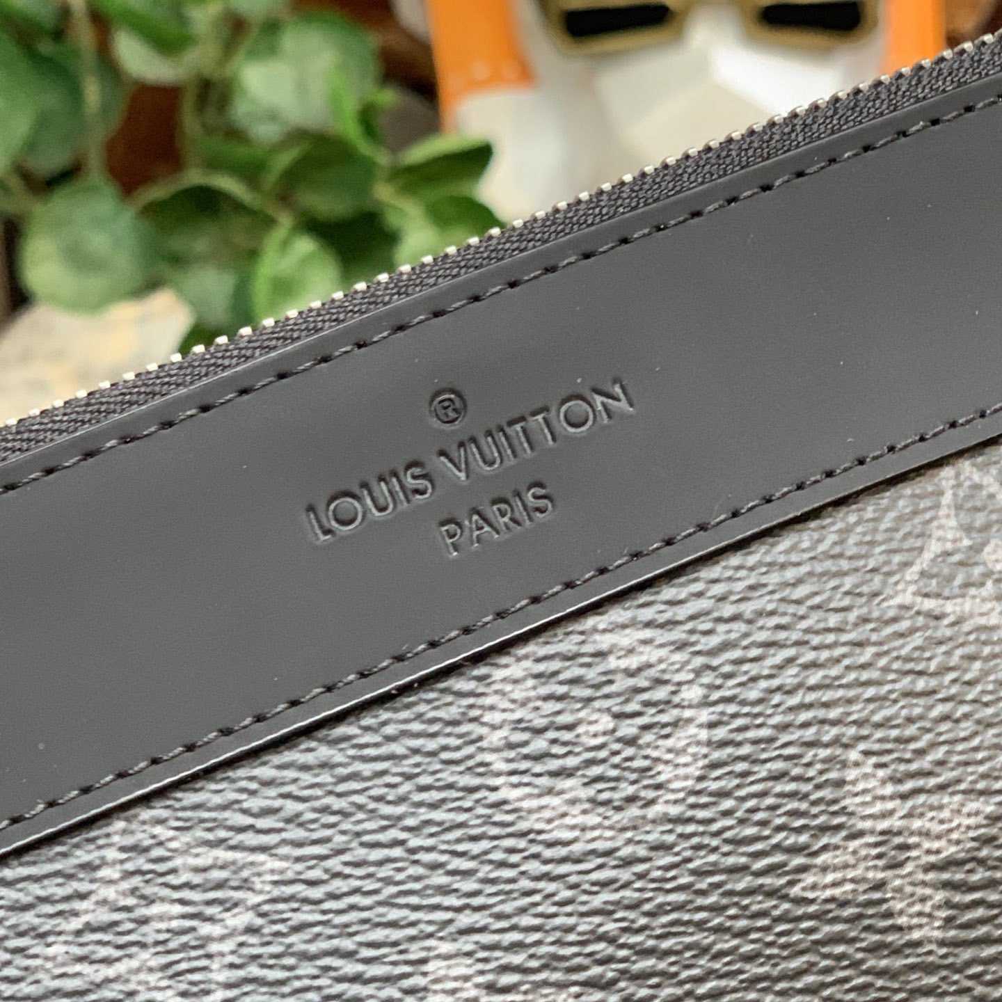 Louis Vuitton Discovery Pochette (34-25-2cm)    M62291 - DopestKickz