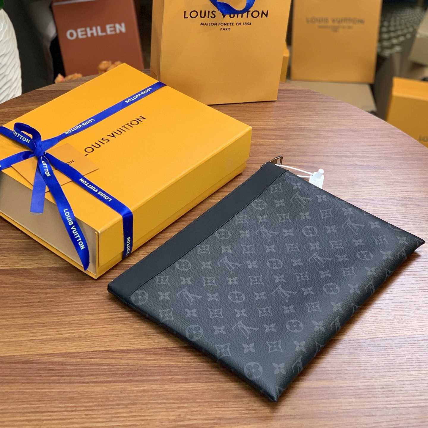 Louis Vuitton Discovery Pochette (34-25-2cm)    M62291 - DopestKickz