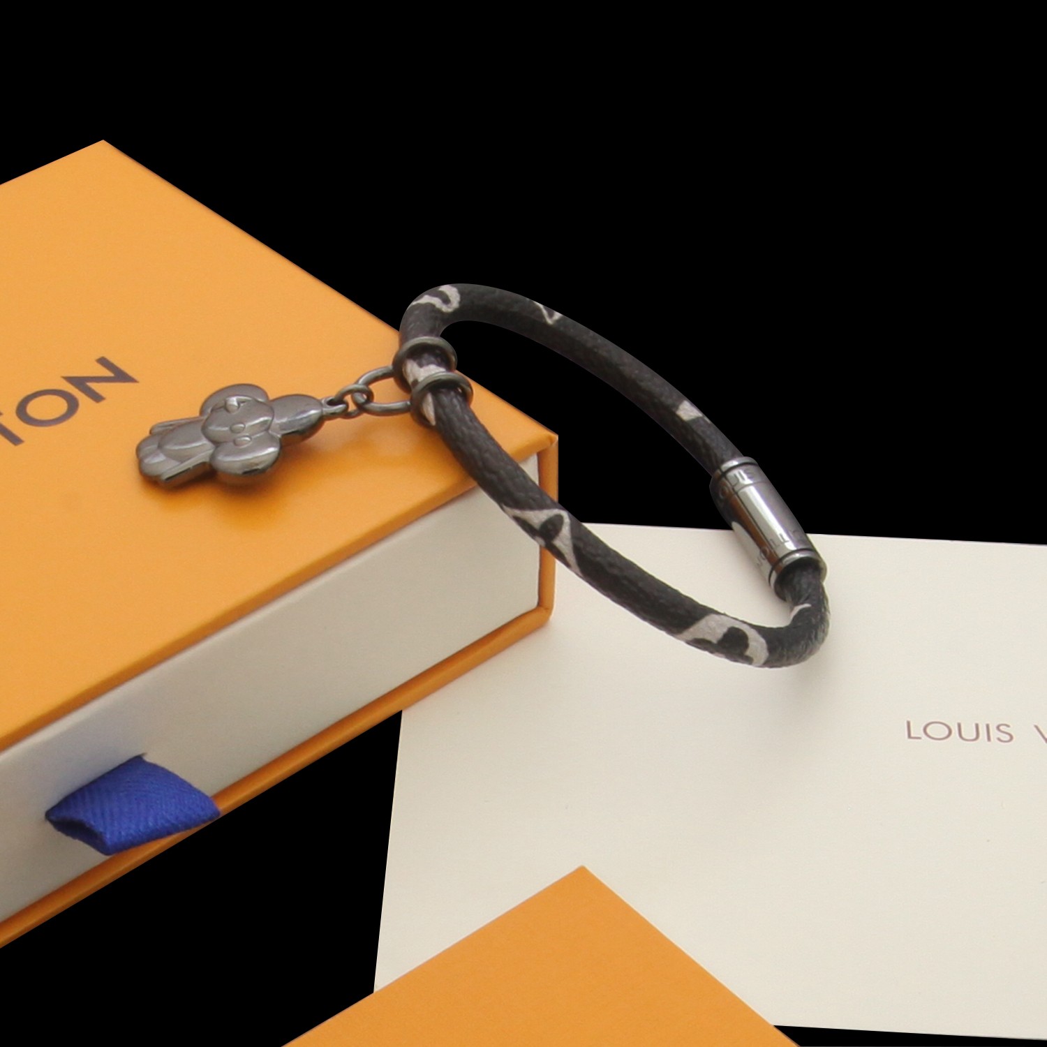 Louis Vuitton Bracelet Hang It      M8002E - DopestKickz