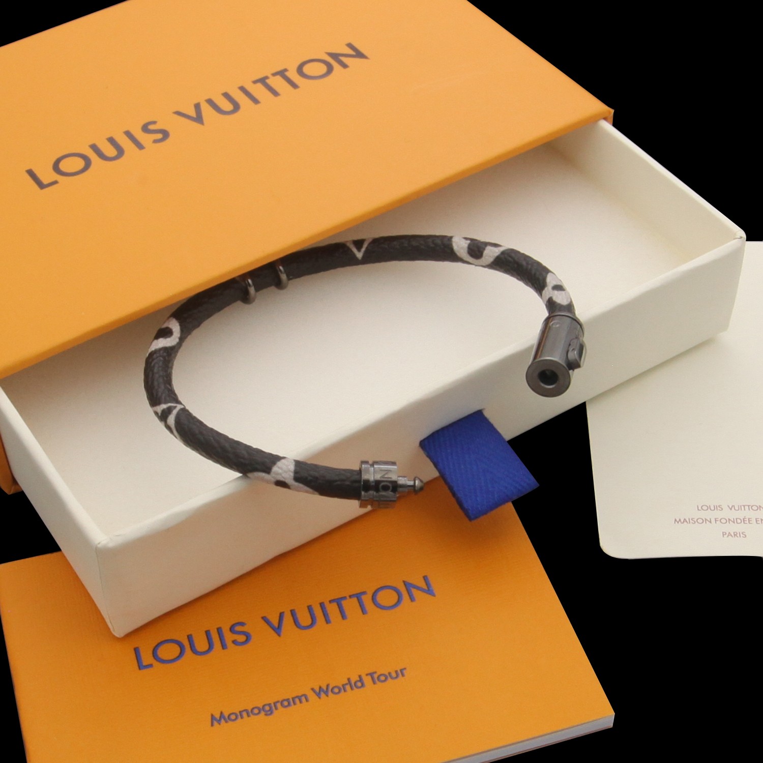 Louis Vuitton Bracelet Hang It      M8002E - DopestKickz