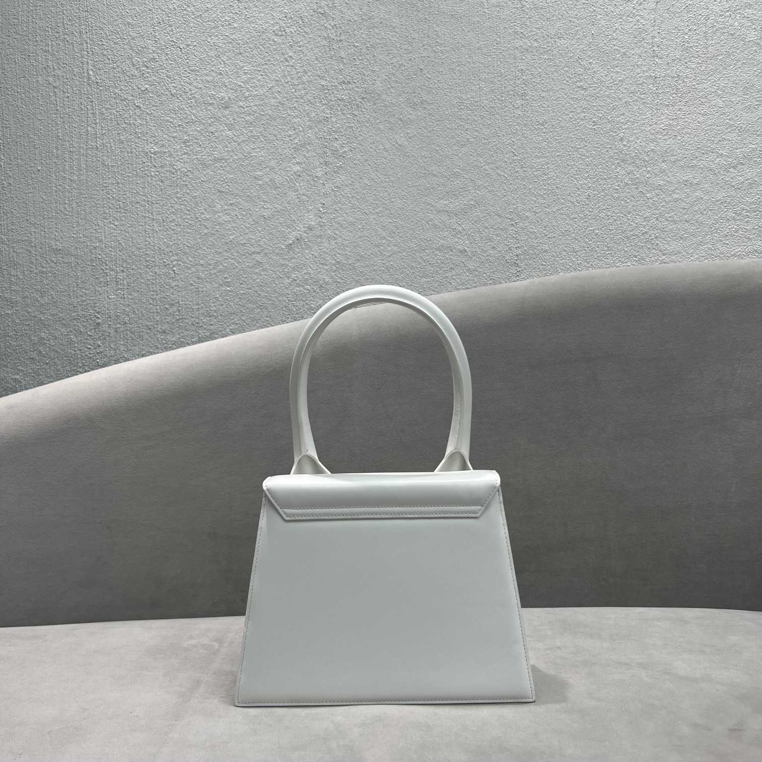 Jacquemus Le Grand Chiquito Large Leather Handbag(24-18-10cm) - DopestKickz