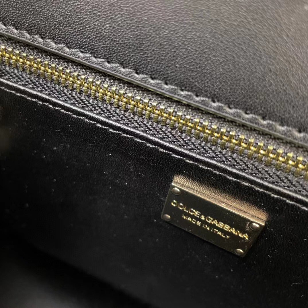 Dolce & Gabbana Calfskin DG Logo Crossbody Bag(20-16-5cm) - DopestKickz