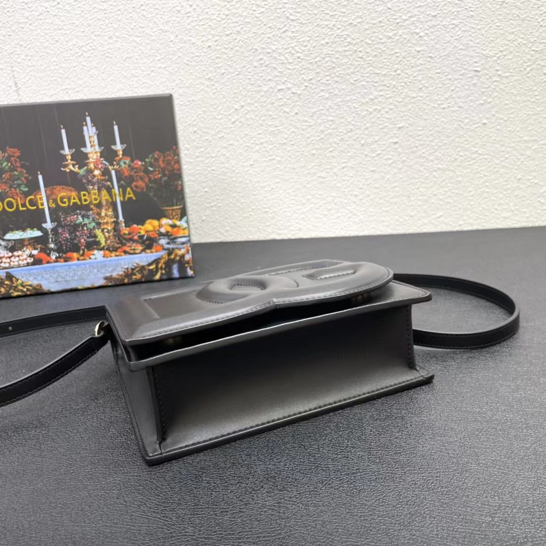 Dolce & Gabbana Calfskin DG Logo Crossbody Bag(20-16-5cm) - DopestKickz