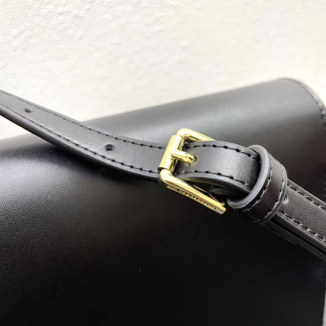 Dolce & Gabbana Calfskin DG Logo Crossbody Bag(20-16-5cm) - DopestKickz