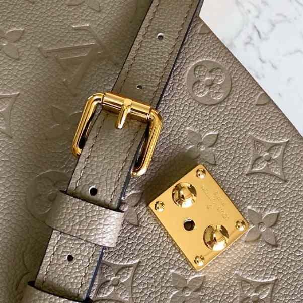 Louis Vuitton Pochette Métis Handbag (25-19-9cm)   M44881 - DopestKickz