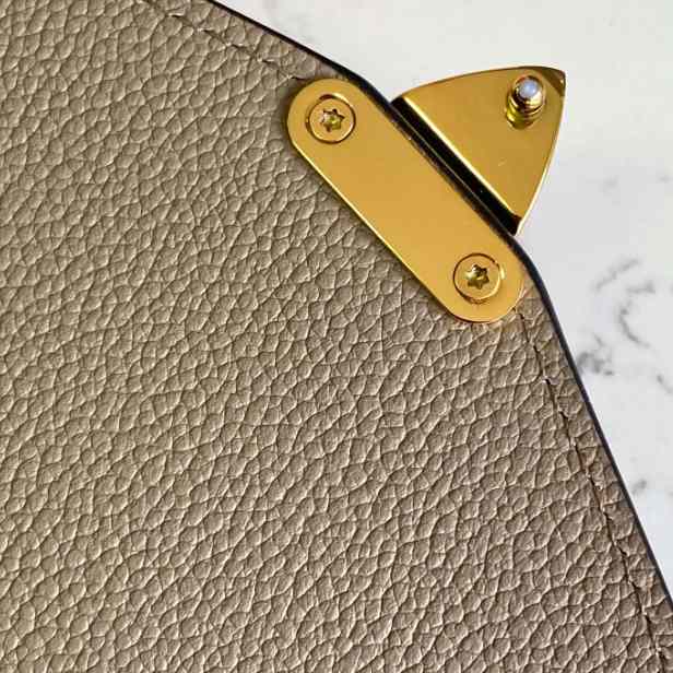 Louis Vuitton Pochette Métis Handbag (25-19-9cm)   M44881 - DopestKickz