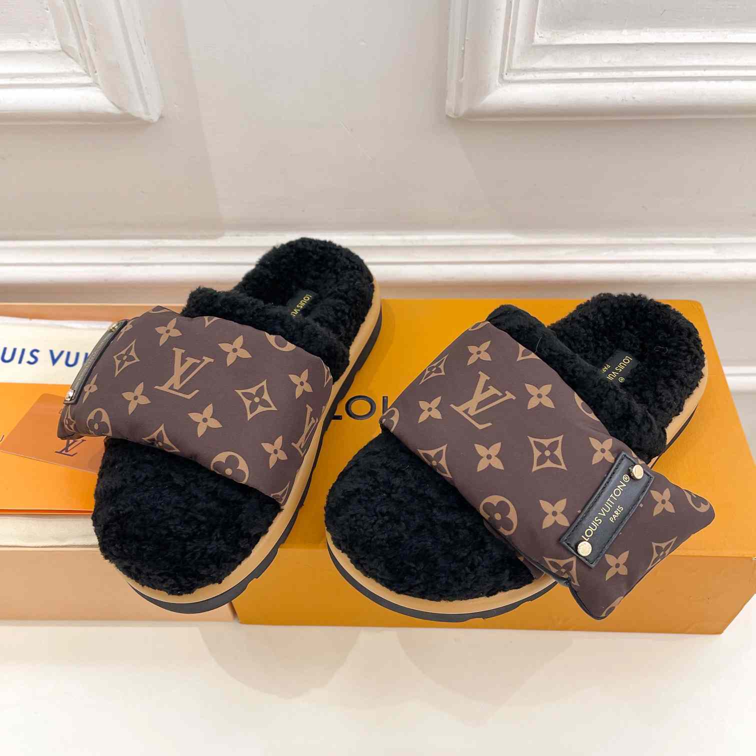 Louis Vuitton Slipper Pillow Flat Comfort Mule    1AAM3L - DopestKickz