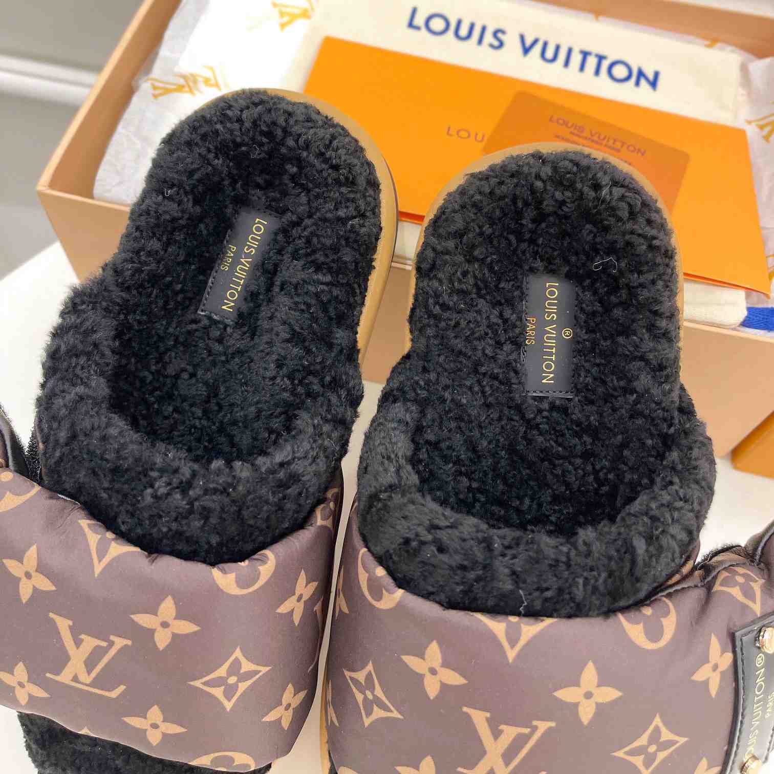 Louis Vuitton Slipper Pillow Flat Comfort Mule    1AAM3L - DopestKickz