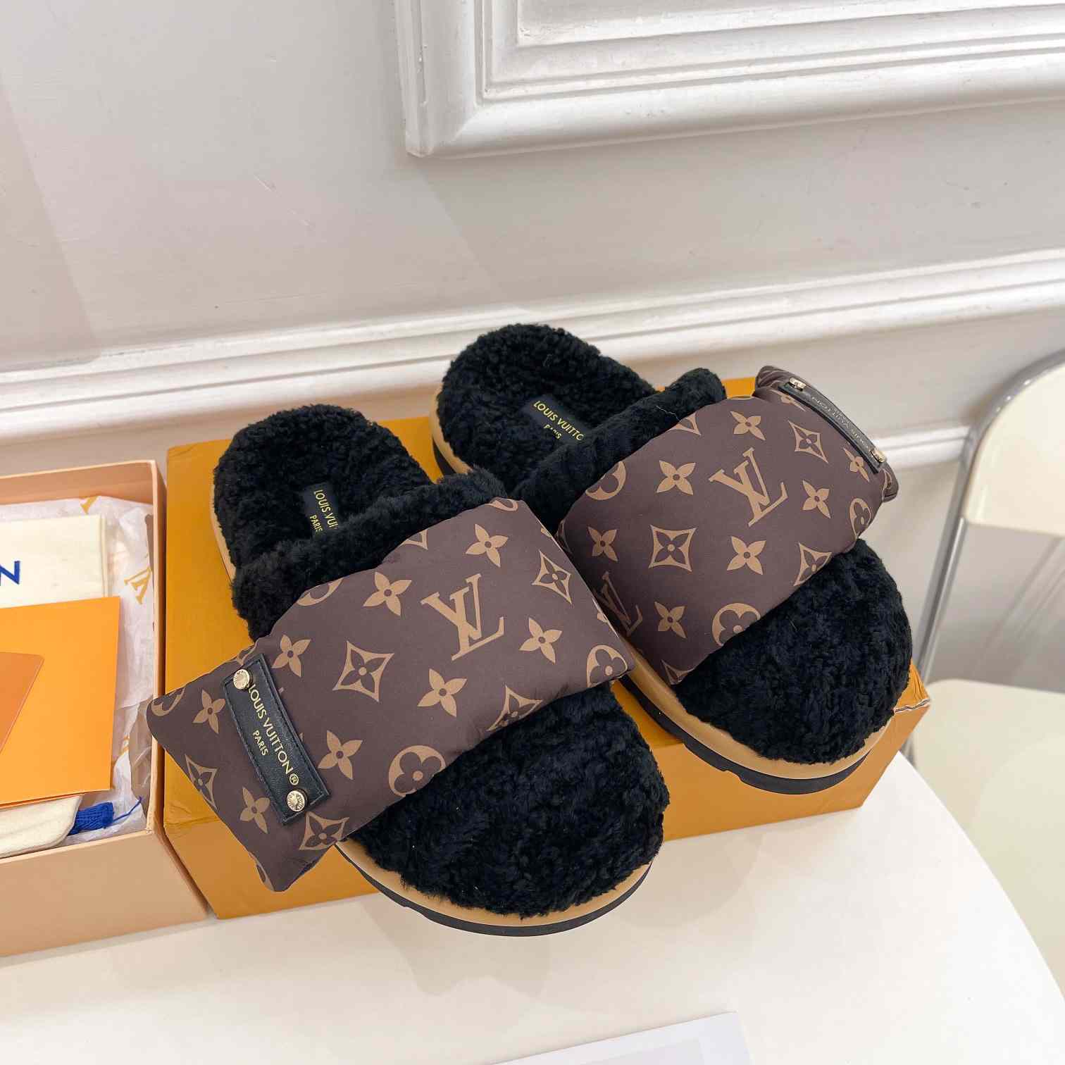 Louis Vuitton Slipper Pillow Flat Comfort Mule    1AAM3L - DopestKickz