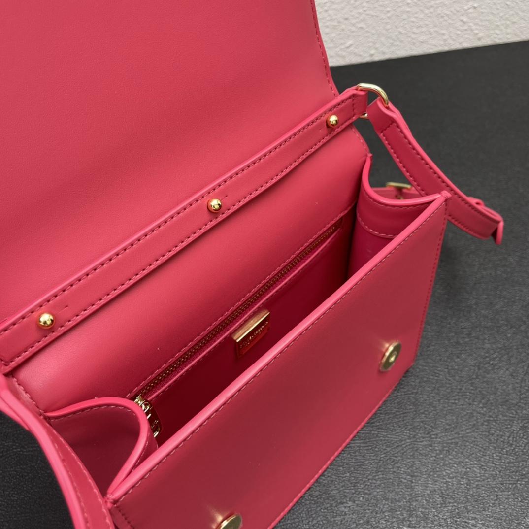 Dolce & Gabbana Calfskin DG Logo Crossbody Bag(20-16-5cm) - DopestKickz