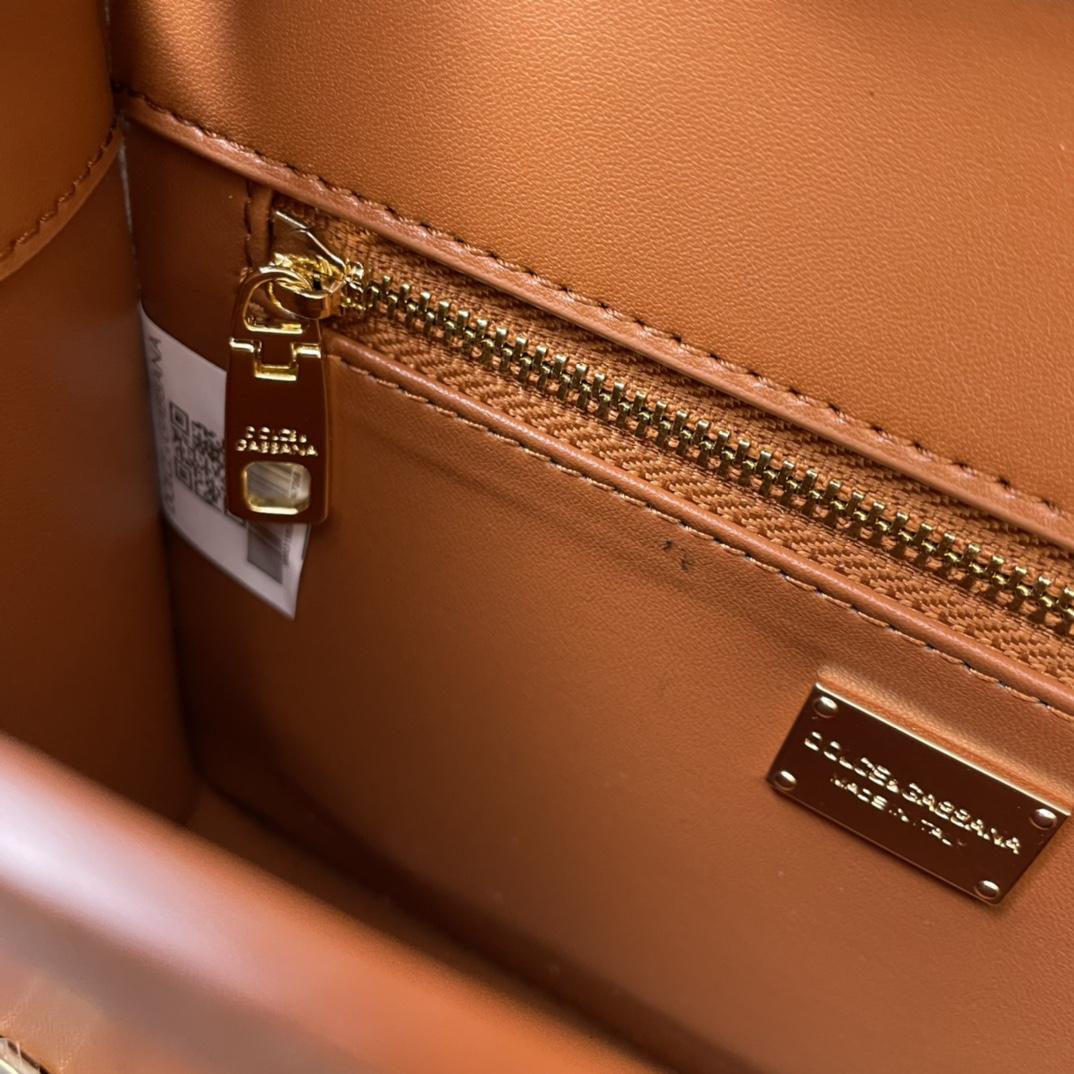 Dolce & Gabbana Calfskin DG Logo Crossbody Bag(20-16-5cm) - DopestKickz